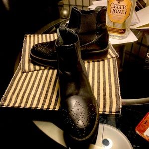 Size 7.5 black Dolce Vita booties